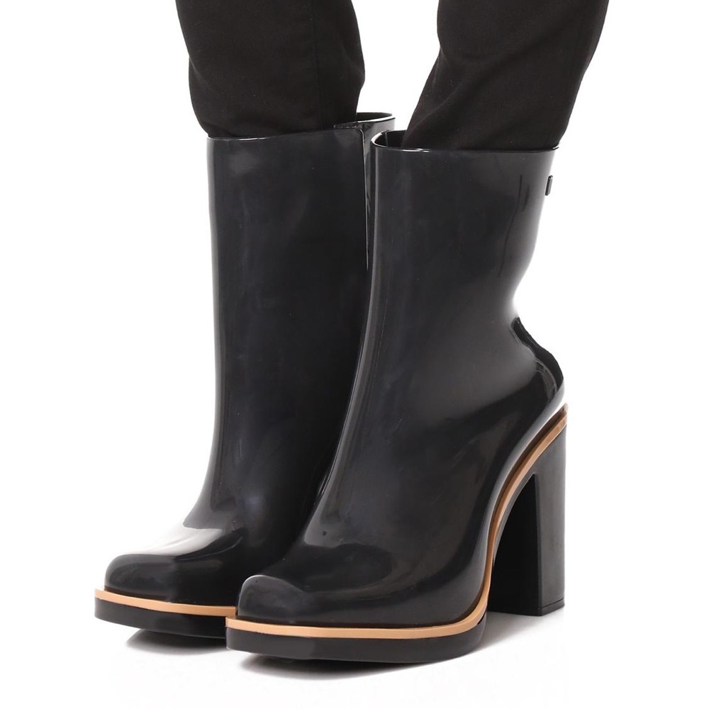 Melissa Classic Rain Boots /  US 38 - Brazil 37